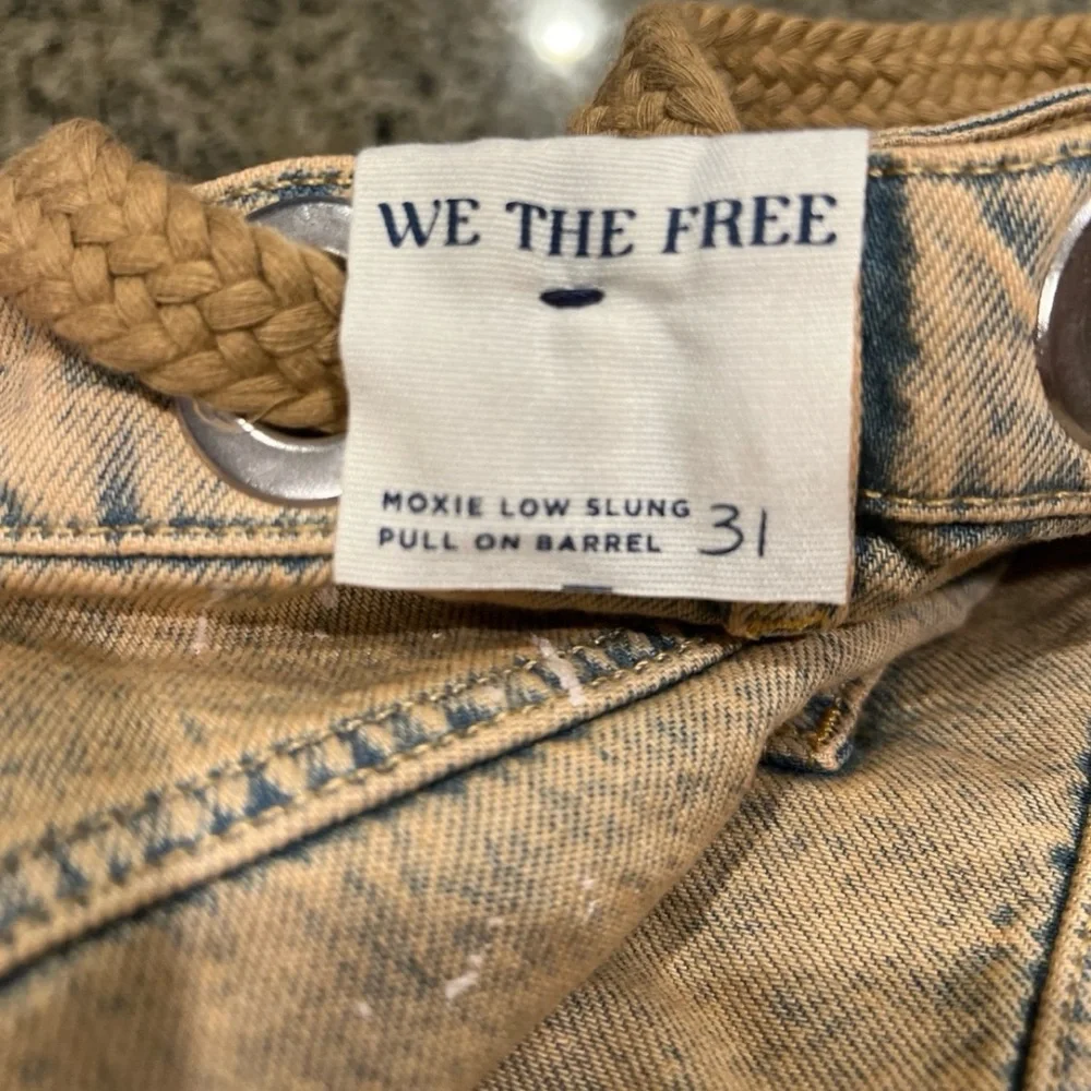 We The Free Moxie Low Slung Pull On Barrel Jeans (NWT) - Picture 8 of 8